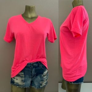 NEON Dayglo Flourescent PINK V-Neck TEE SHIRT Size Small
